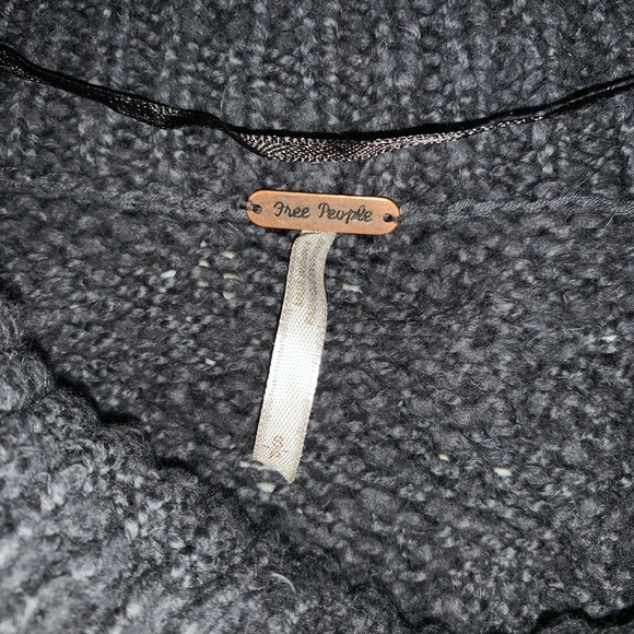 Free people sweater size small - Picture 3 of 8